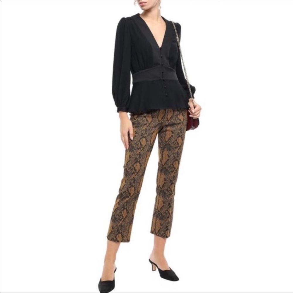 NWT Joie Marcena Python Print Crop Trousers In Mesa
Slim-leg pants Size 2
